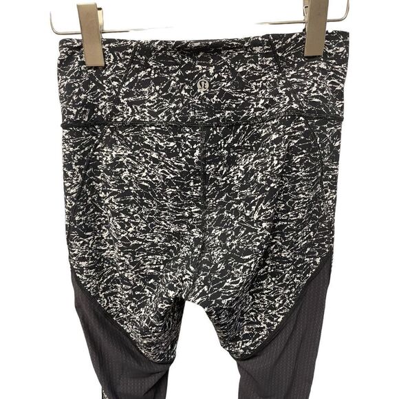 Lululemon Deep Breath Crop Iced Wave White Black Mesh Run Leggings Size 6 - Picture 10 of 10